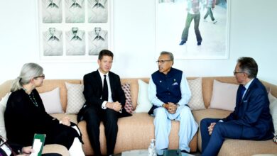Photo of President visits the British High Commission to condole over the Queen’s sad demise