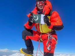 Photo of Shehroze Kashif successfully summits Nepal’s Dhaulagiri-I