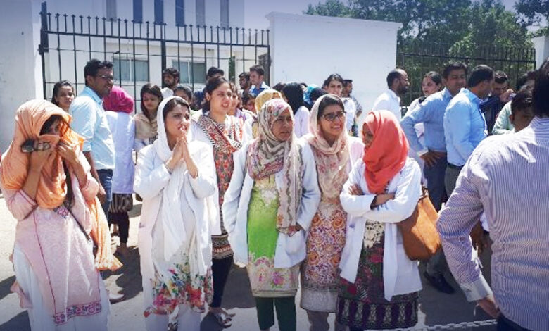 Why 50% of the Female Doctors Never Work After Completing Graduation in Pakistan