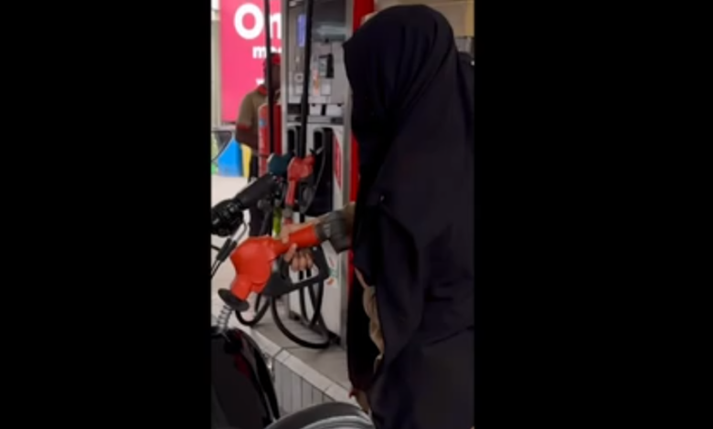 Shehzad Roy Gives a Female Fueling Station Worker Sincere Appreciation