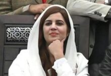 Photo of Speaker of the Pakistan Assembly’s Refusal to Make Eye Contact with a Female Leader Goes Viral