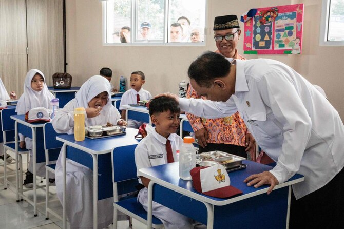 Indonesia's $28 Million Meal Program Tackles Malnutrition