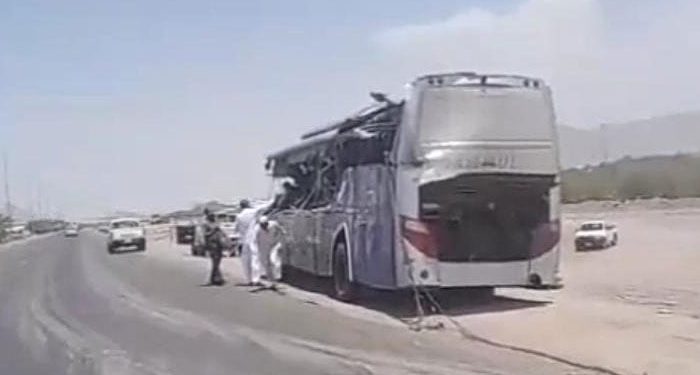 Tragedy Strikes: 5 Pakistani Umrah Pilgrims Including 3 Women Die in Saudi Road Accident