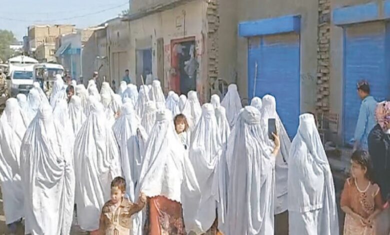 Women in Tank Protest Against Excessive Power Outages Amidst Growing Energy Crisis