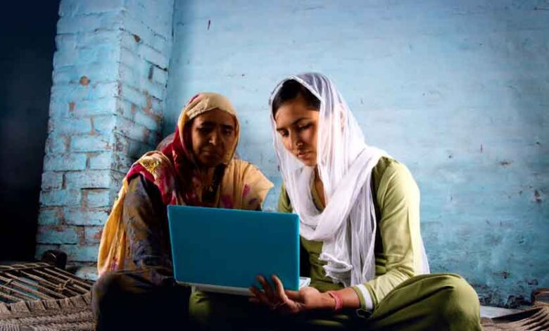 8 Million Pakistani Women Gained Mobile Internet Access in 2024, Shrinking Digital Gender Divide