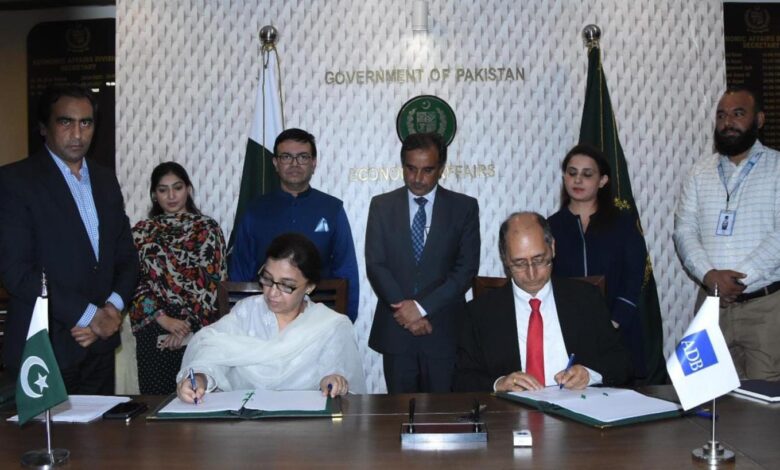 Pakistan, ADB Sign $350M Deal to Boost Women’s Financial Inclusion