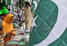 Photo of Women Vendors in Karachi Find Independence Day a Time for Business and Celebration