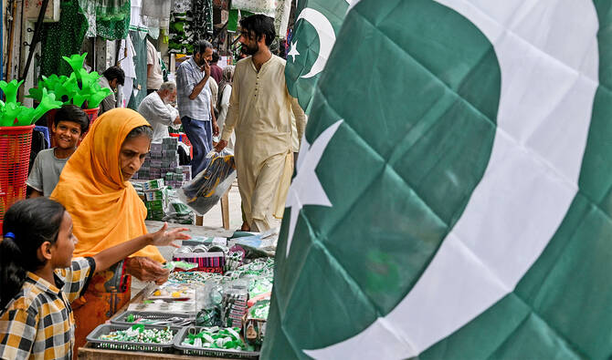 Women Vendors in Karachi Find Independence Day a Time for Business and Celebration